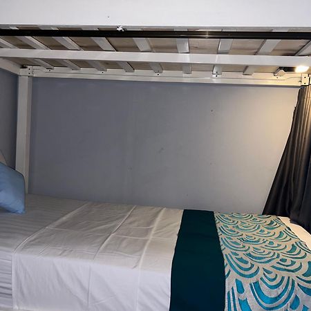 Blue Waves Hostel Amed Ambat Buitenkant foto