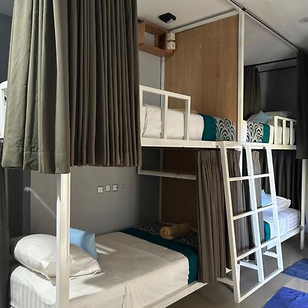 Blue Waves Hostel Amed Ambat Buitenkant foto