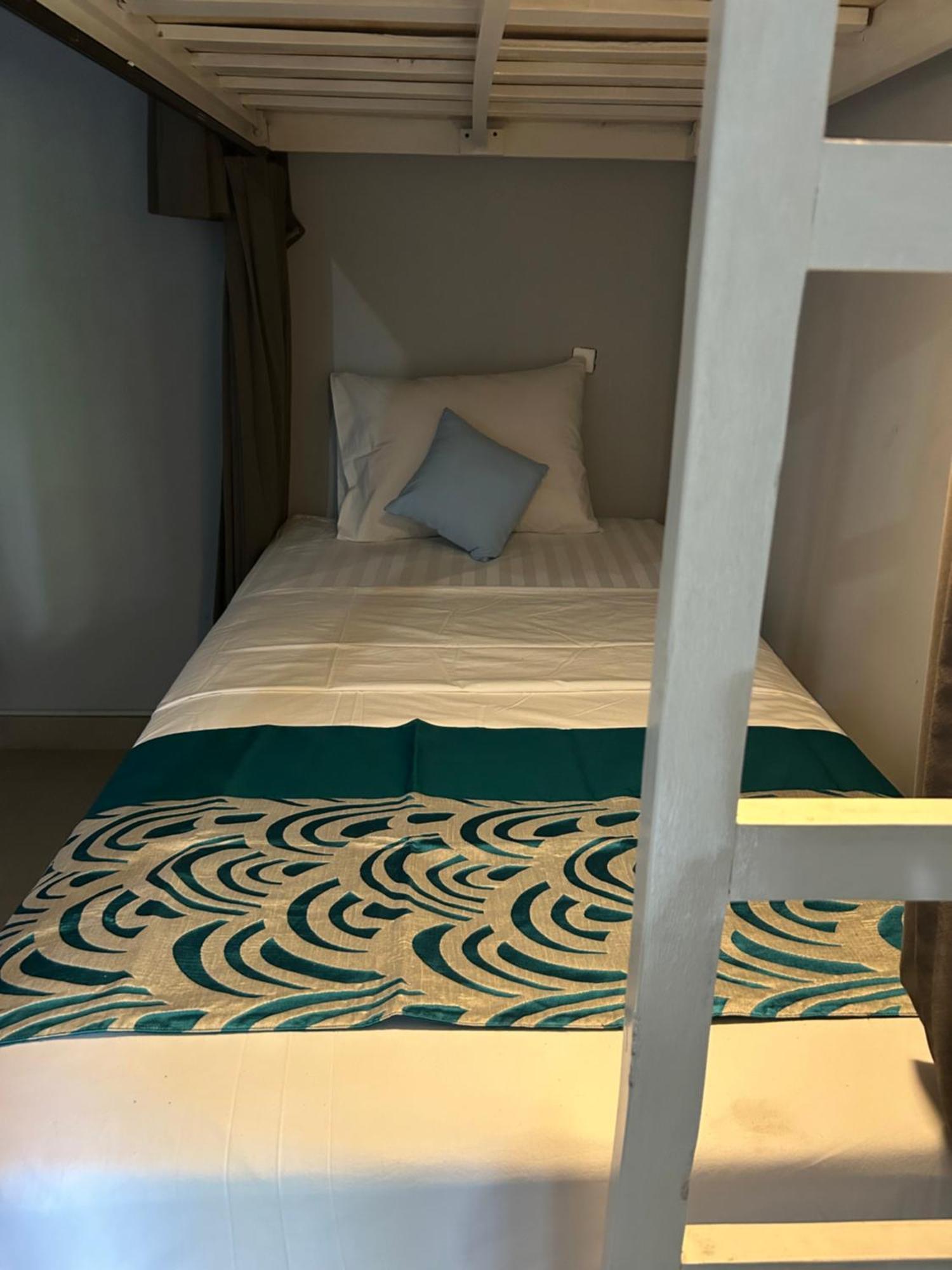 Blue Waves Hostel Amed Ambat Buitenkant foto