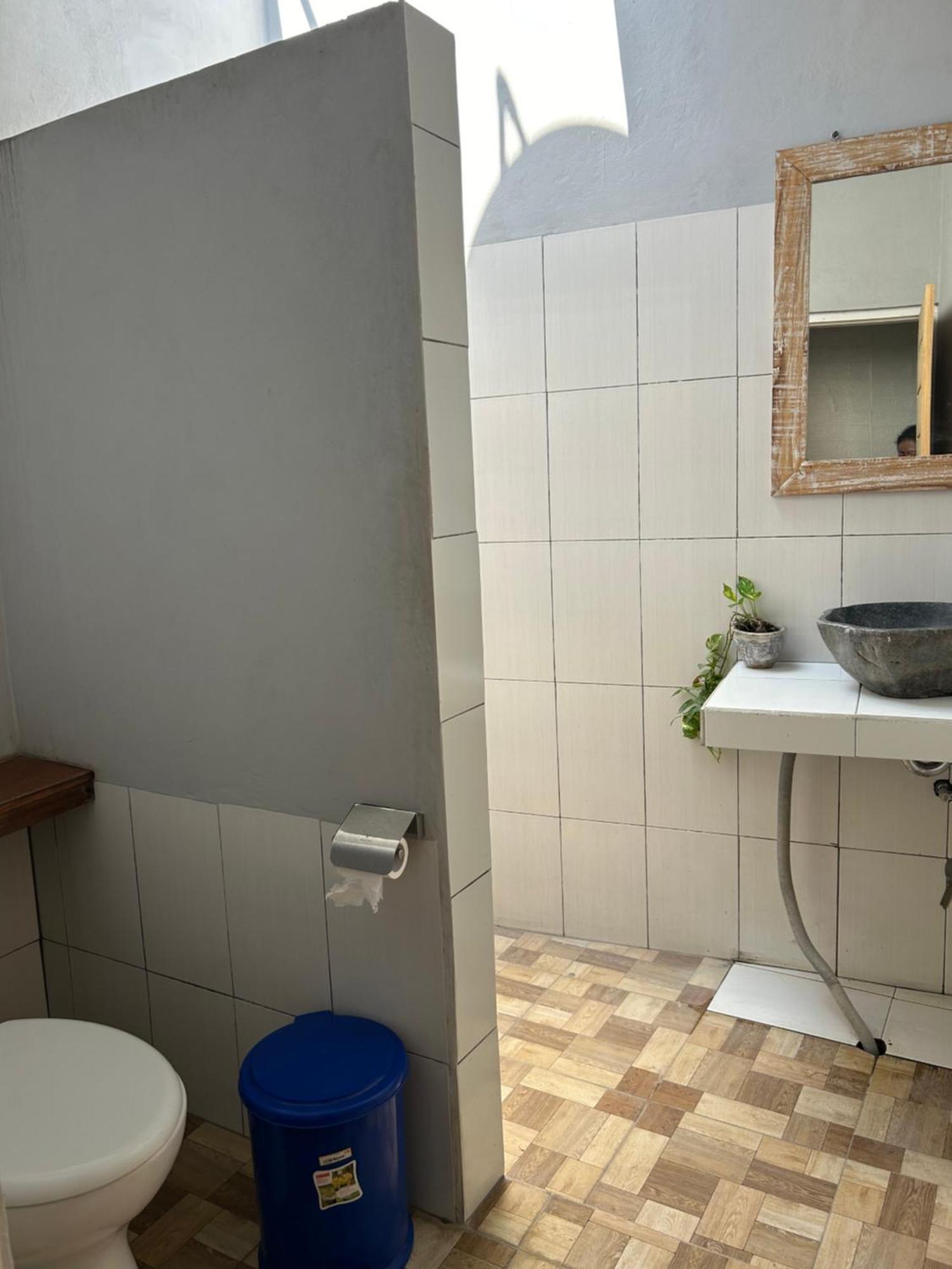 Blue Waves Hostel Amed Ambat Buitenkant foto