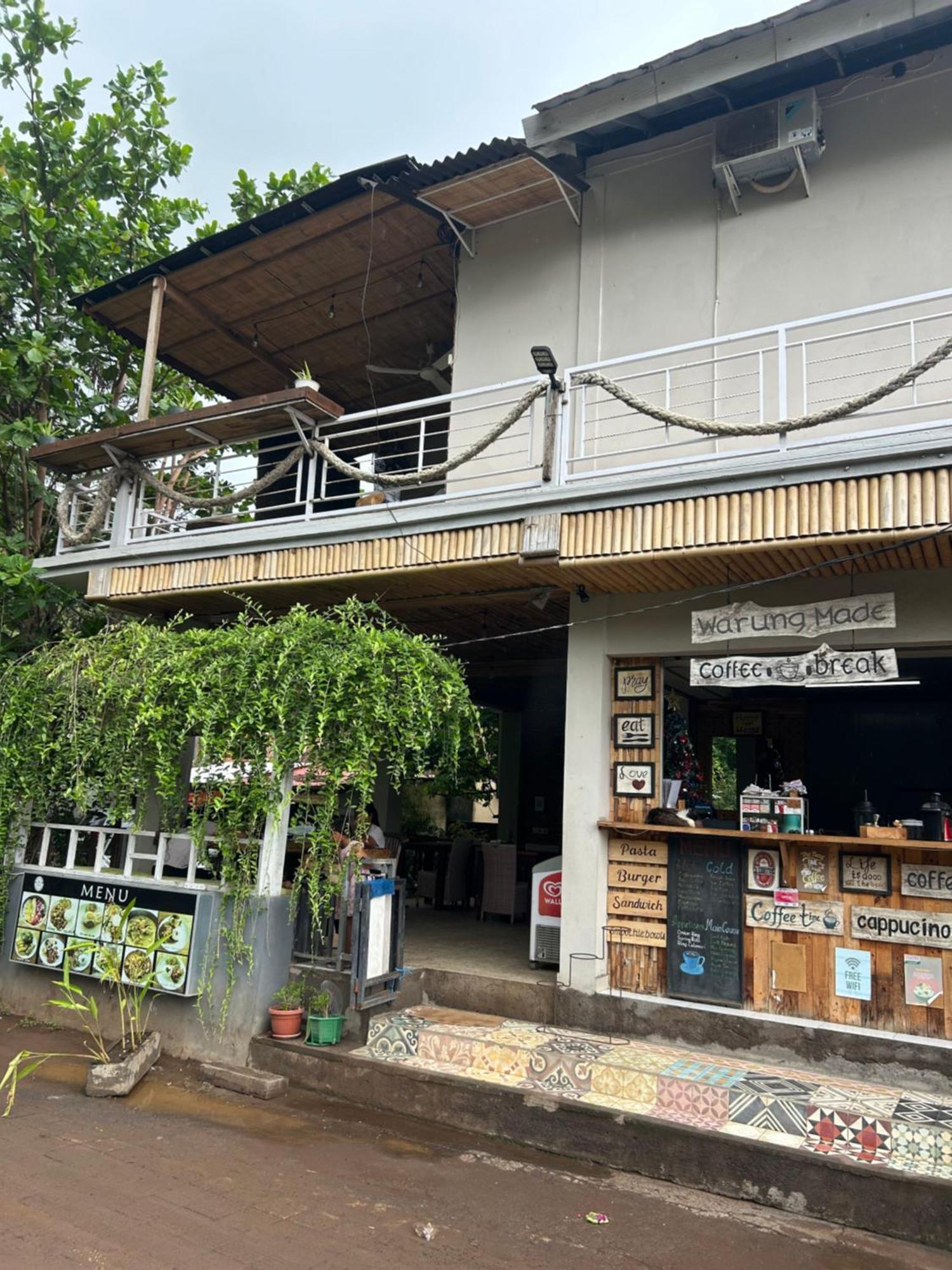 Blue Waves Hostel Amed Ambat Buitenkant foto