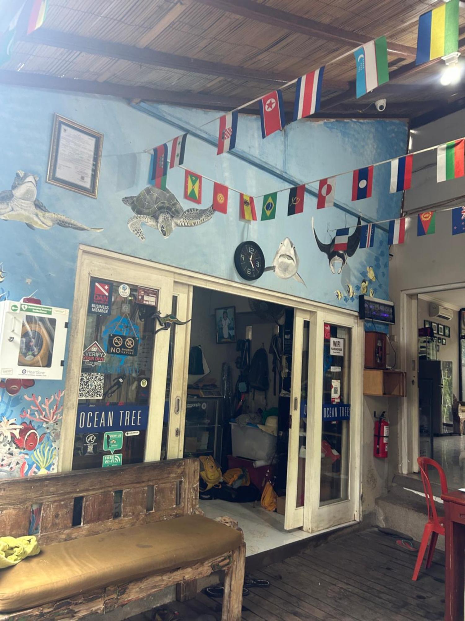 Blue Waves Hostel Amed Ambat Buitenkant foto