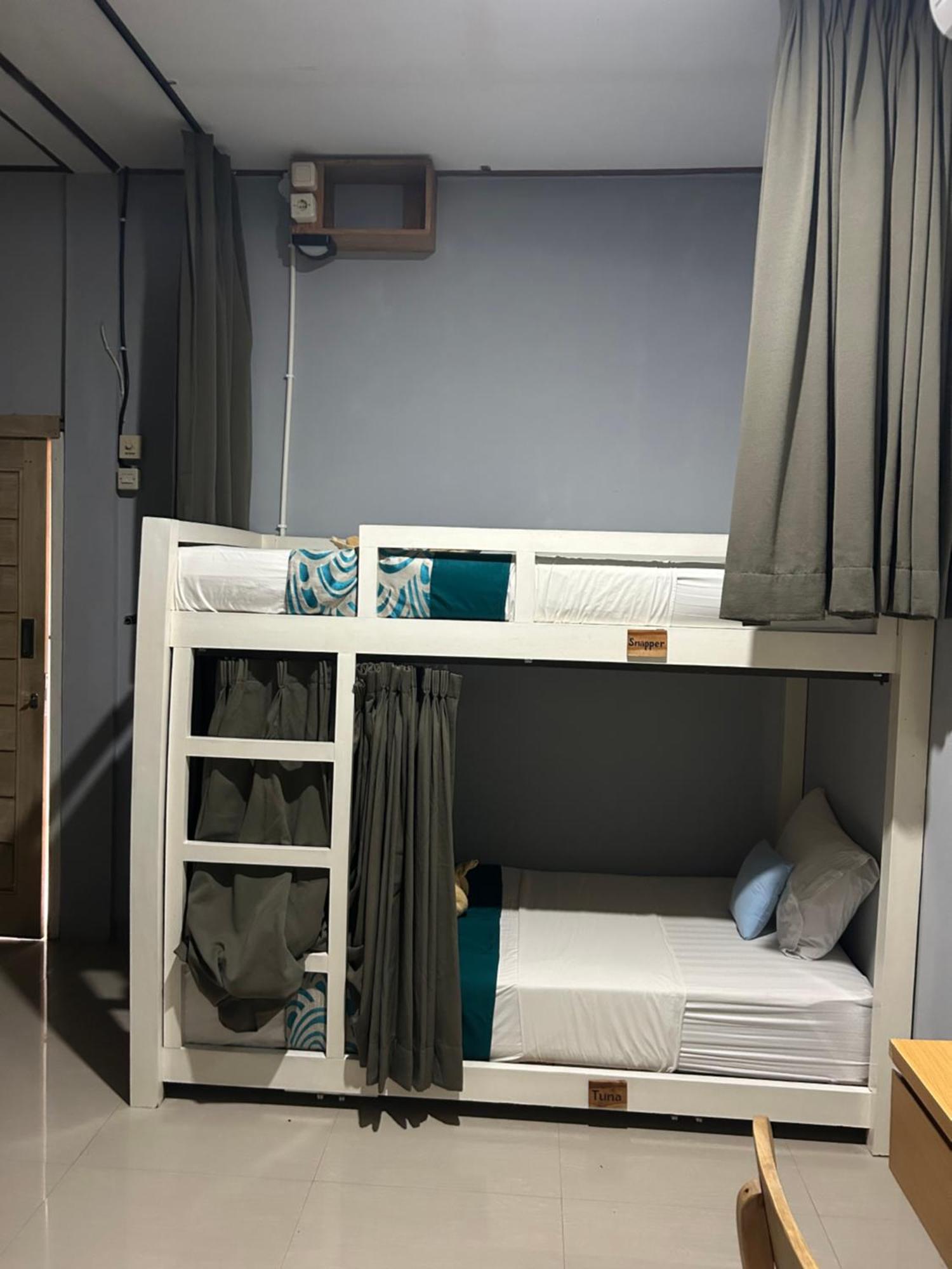 Blue Waves Hostel Amed Ambat Buitenkant foto